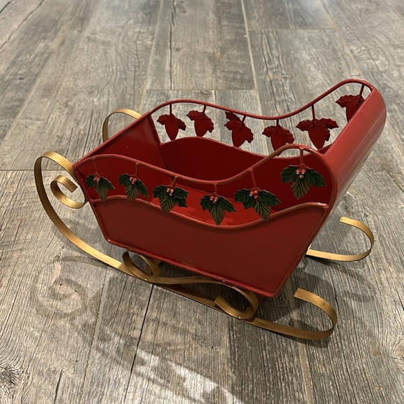 Vintage Christmas Santa sled with holly siding - Picture 11 of 14